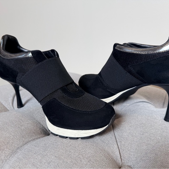 SNEEX! Icon in black. Like new. Comes with box and dust bags. - Picture 5 of 8